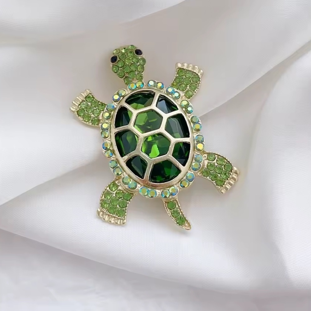Green Turtle Crystal Brooch - Picture 2 of 9